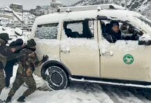 Over 2,700 Tourists Rescued After Heavy Snowfall Near Tsomgo Lake