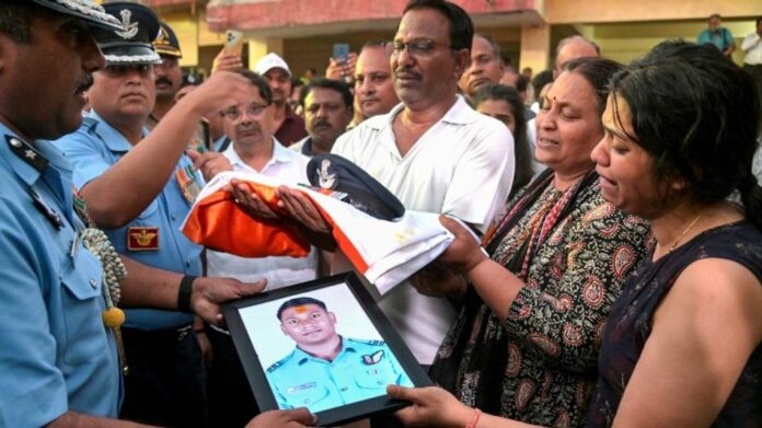 IAF Pilot Purvesh Duragkar Cremated With Full Military Honours in Nagpur After Sukhoi Su-30MKI Crash