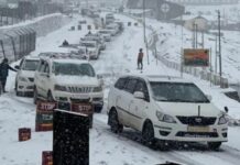 Army Rescues Stranded Tourists After Snowfall Disrupts Traffic in East Sikkim Army Rescues Stranded Tourists After Snowfall Disrupts Traffic in East Sikkim