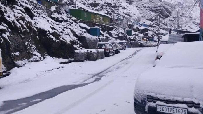 Snowfall Disrupts Nathula Route in Sikkim; Travel Restricted Beyond Tsomgo Lake