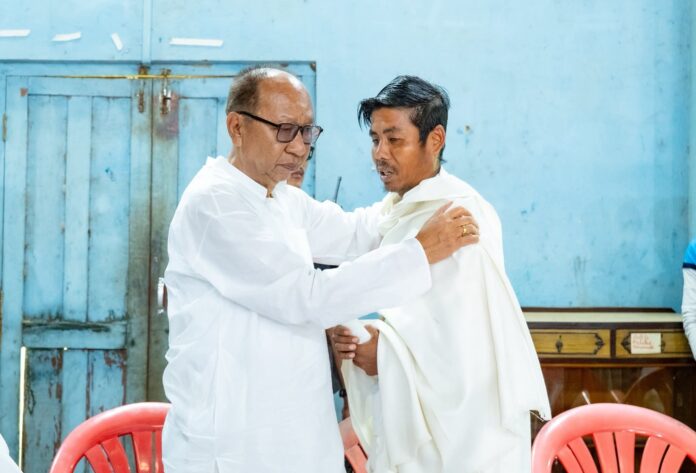 Manipur CM Visits Relief Camp After Minor’s Murder, Assures Justice and Support for Displaced Families