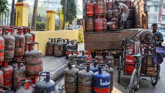 Commercial LPG Prices Surge by Rs 933 Amid Global Oil Spike; Domestic Rates Unchanged