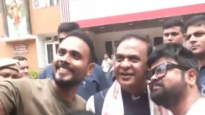 Himanta Biswa Sarma Meets Supporters at RSS Office After NDA’s Landslide Victory in Assam