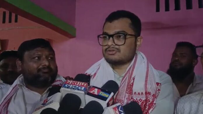 Congress MLA Tanzil Hussain Visits Tarabari Bazaar, Promises Focus on Development in Samaguri