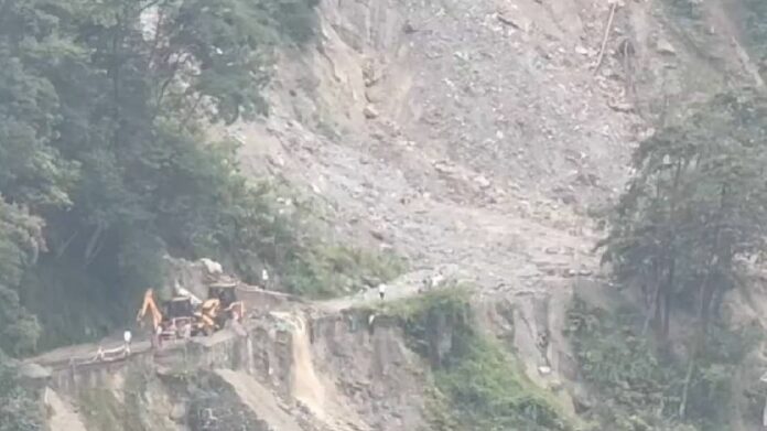 Landslide Disrupts Traffic Between Singtam and Rangpo in Sikkim