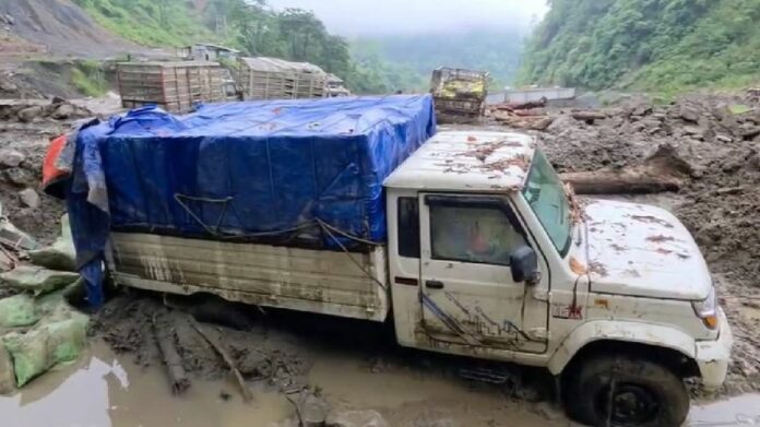 Commercial Vehicle Owners Allege Theft from Stranded Trucks on Landslide-Hit Hoj–Potin Road in Arunachal Pradesh