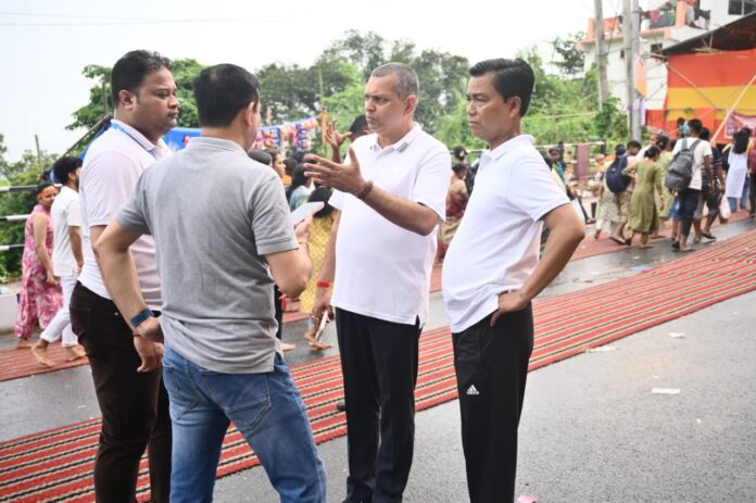 Kaushik Rai Reviews Cleanliness Arrangements During Ongoing Ambubachi Mela