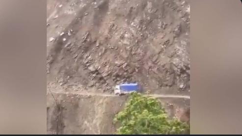 Rockslide Hits NH-102A in Manipur’s Senapati, Vehicle Occupants Escape Unhurt