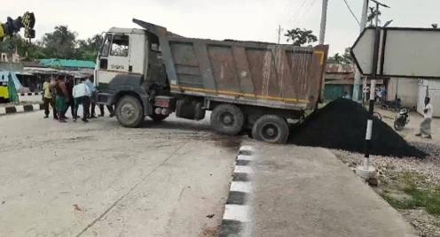 Drain Collapse on NH-127(B) Raises Fresh Questions Over Highway Construction Quality in Dhubri