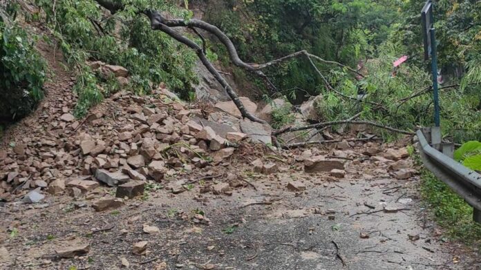 Landslide Disrupts Traffic on Sikkim’s Melli–Jorethang Road