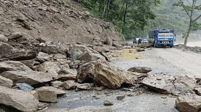 Heavy Rain Triggers Fresh Road Closures Across Sikkim, NH-10 Connectivity Hit