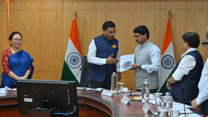 Central team concludes Assam flood assessment, reviews damage with Chief Secretary