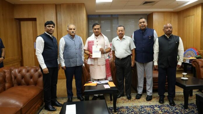 Assam Ex-Servicemen Donate Rs 25 Lakh to CM Relief Fund for Flood-Affected Families