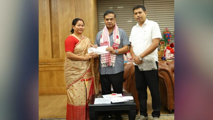 Dainandin Barta Editor and The Assam Rising Publisher Donate to CM’s Relief Fund