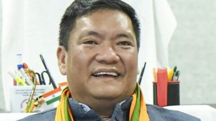 Pema Khandu presents 10-year development report to Amit Shah