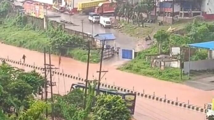 Heavy rain causes waterlogging, traffic diversions on NH-27 near Guwahati