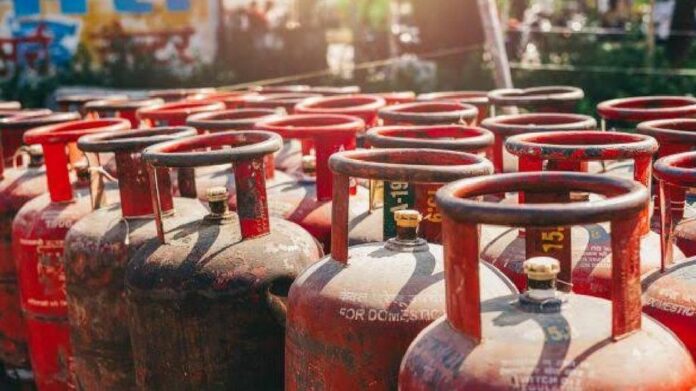 Domestic LPG Refill Booking Gap Cut to 25 Days Across India