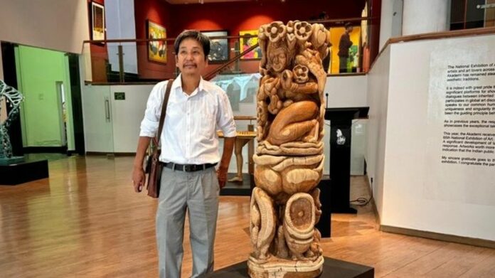 Manipur CM congratulates Nimai Singh on Lalit Kala Akademi Award