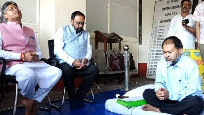 Akhil Gogoi calls off satyagraha after talks with Assam ministers