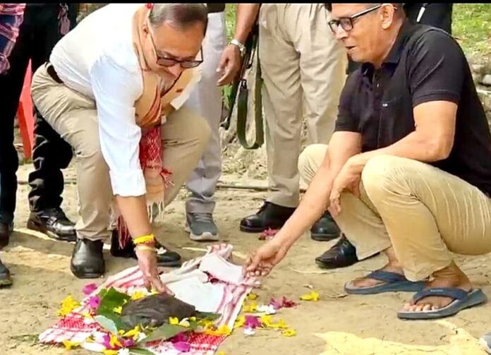 Sonitpur DC Releases 50th Turtle, Recognises Saurav Borkataki’s 31-Year Conservation Effort